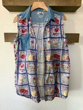 Andrew’s Blues|Vintage Denim-Collar Sleeveless Button Front top w novelty Print•